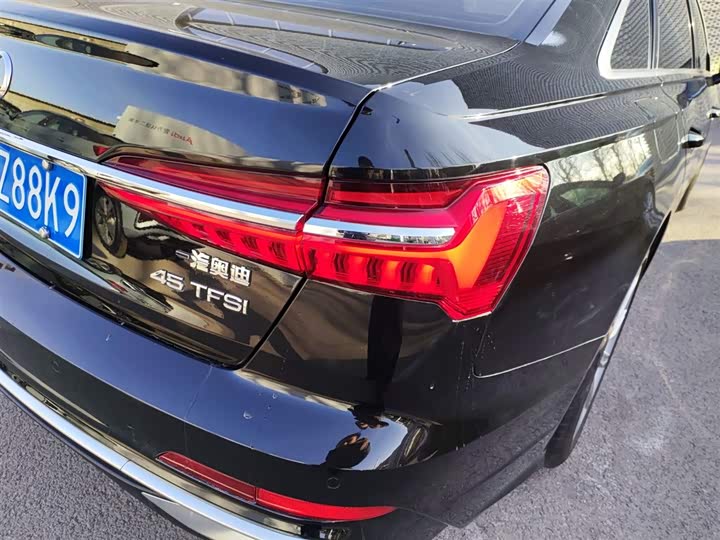 Фото 8 - Audi A6L