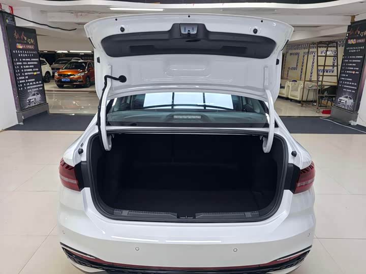 Фото 4 - Volkswagen Lavida