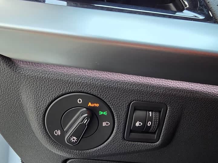 Фото 8 - Volkswagen Lavida