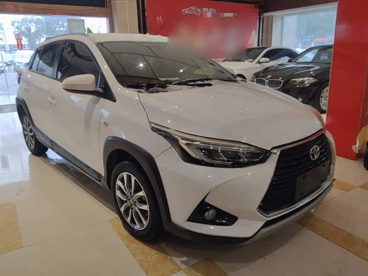 Фото 4 - Toyota Yaris L Hatchback