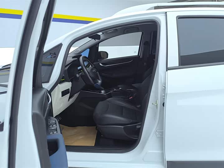 Фото 9 - Geely Geometry EX3