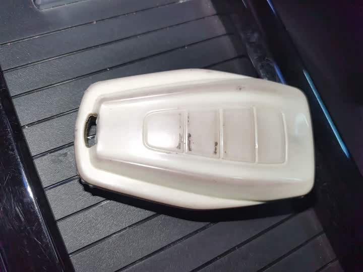 Фото 9 - Geely Atlas