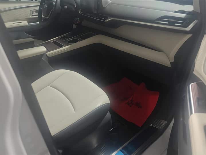 Фото 8 - Toyota Granvia