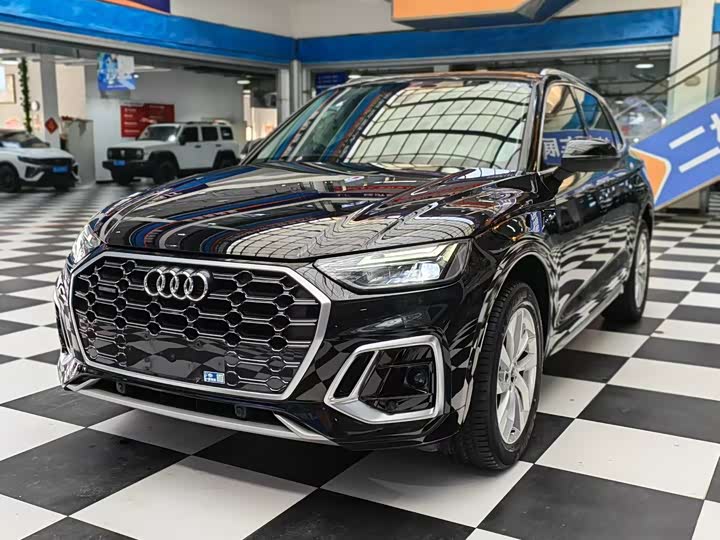 Фото 1 - Audi Q5L