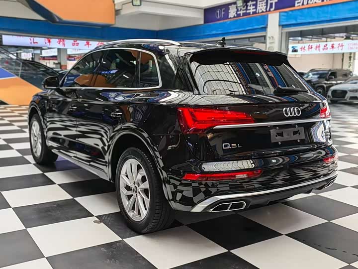 Фото 6 - Audi Q5L