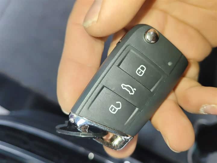 Фото 9 - Volkswagen Sagitar L