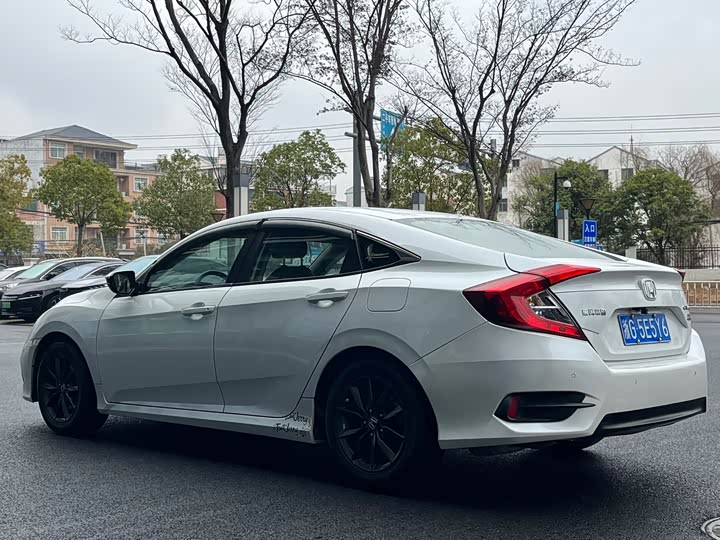 Фото 9 - Honda Civic