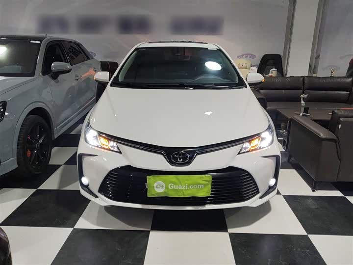 Фото 3 - Toyota Corolla