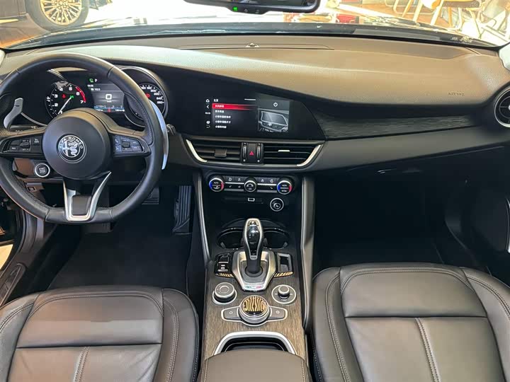 Фото 7 - Alfa Romeo Giulia