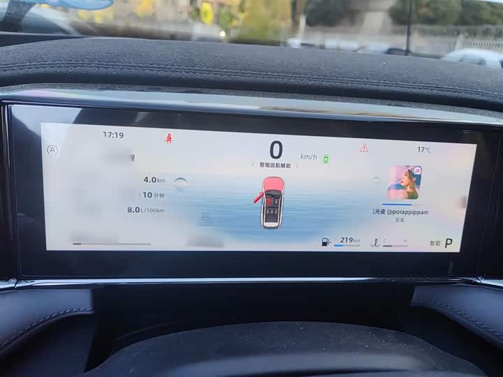 Фото 4 - Geely Atlas L