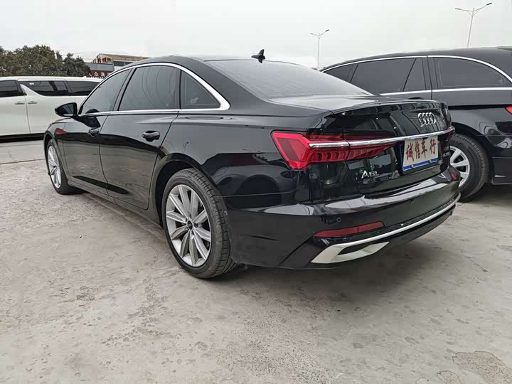 Фото 4 - Audi A6L