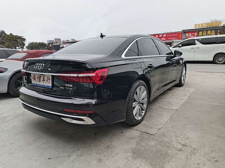 Фото 6 - Audi A6L