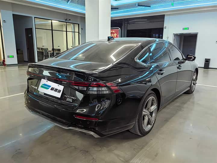 Фото 3 - Honda Accord