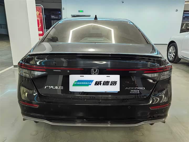 Фото 4 - Honda Accord