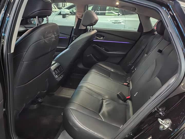 Фото 8 - Honda Accord