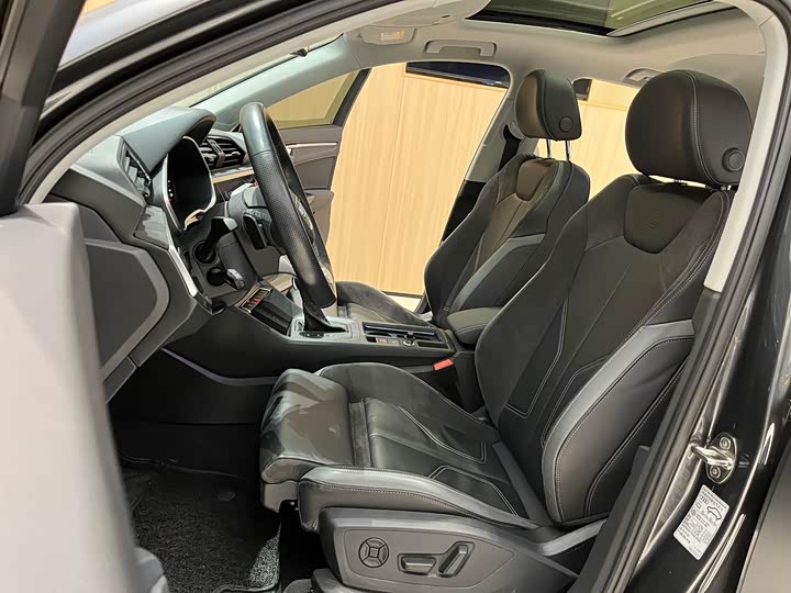 Фото 9 - Audi Q3 Sportback