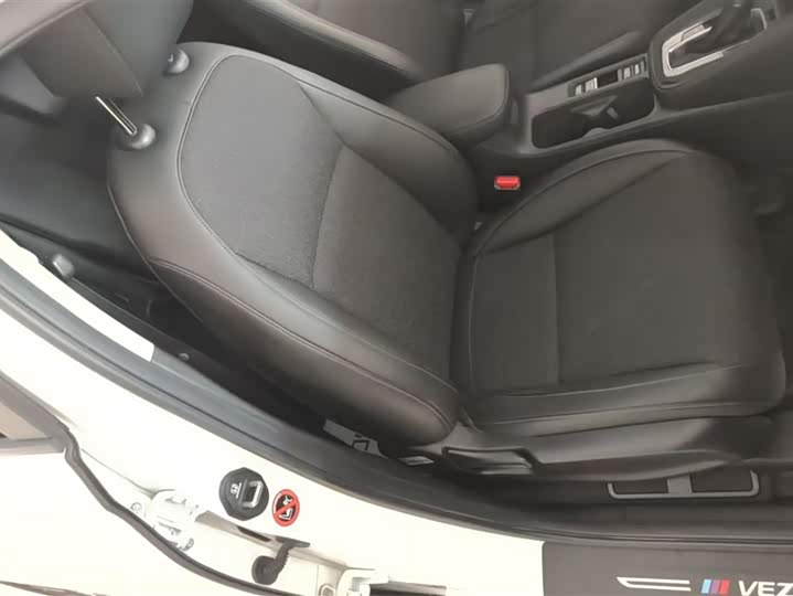 Фото 8 - Honda Vezel