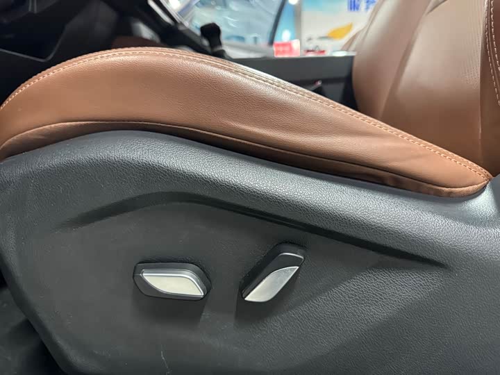 Фото 8 - Geely Vision X6