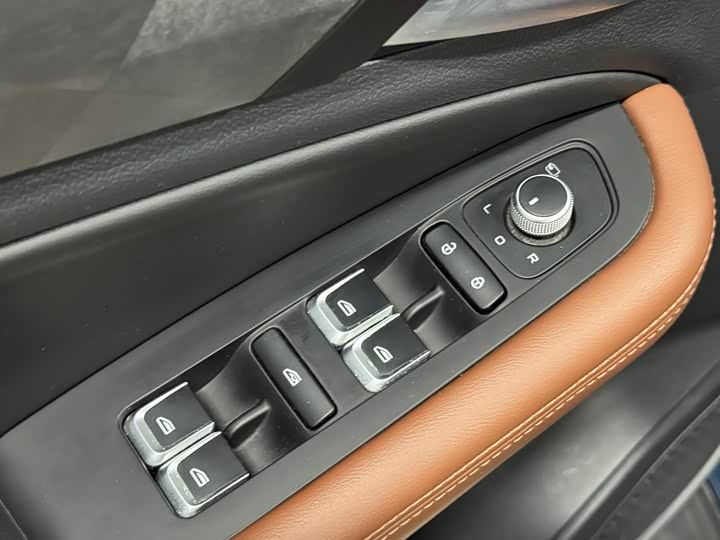 Фото 9 - Geely Vision X6