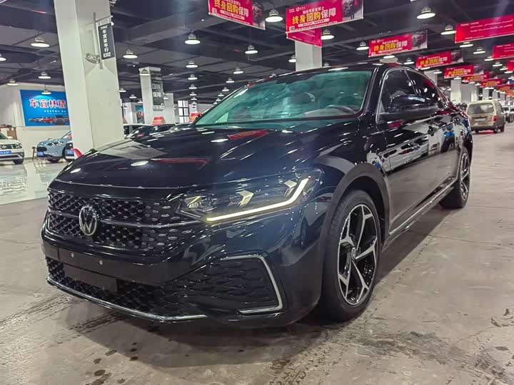 Фото 1 - Volkswagen Passat