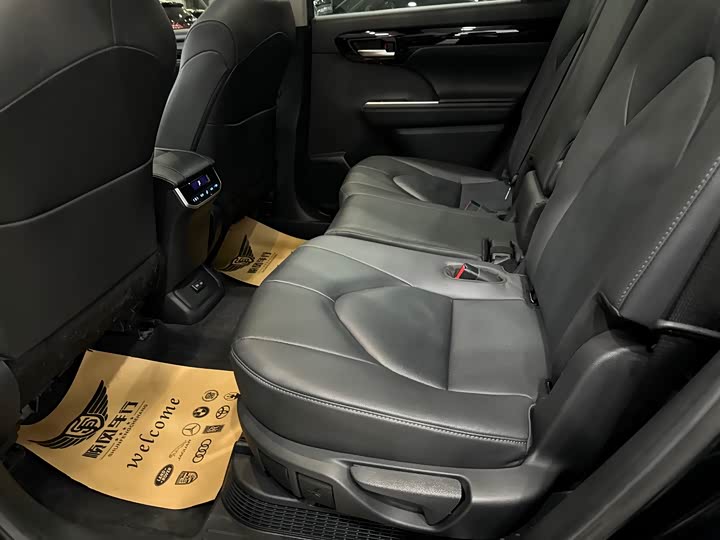 Фото 8 - Toyota Highlander