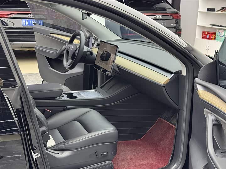 Фото 8 - Tesla Model Y