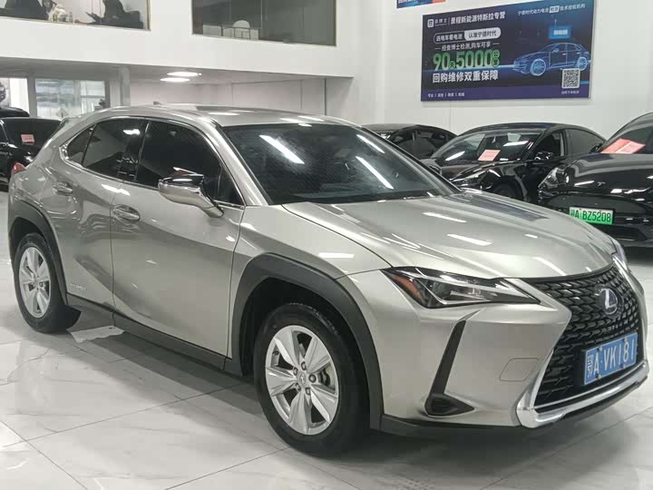 Фото 4 - Lexus UX