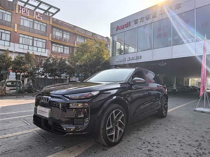 Фото 1 - Audi Q6L e-tron