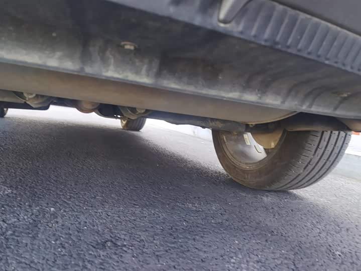 Фото 3 - Geely Atlas L