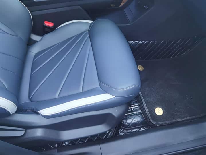 Фото 7 - Geely Atlas L