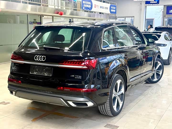 Фото 3 - Audi Q7