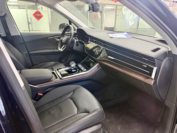 Фото 8 - Audi Q7