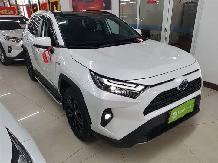 Фото 4 - Toyota RAV4