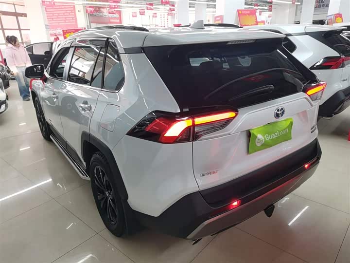 Фото 5 - Toyota RAV4