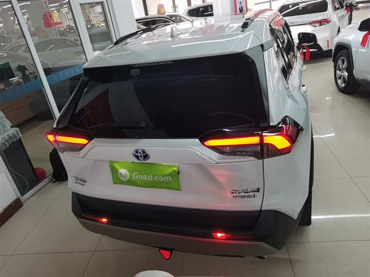 Фото 6 - Toyota RAV4