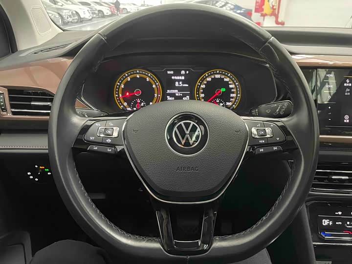 Фото 8 - Volkswagen Tharu