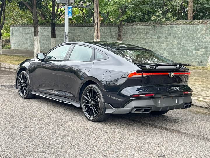 Фото 2 - Changan UNI-V