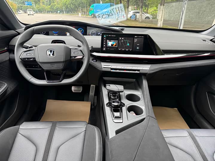 Фото 8 - Changan UNI-V