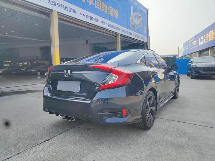 Фото 2 - Honda Civic