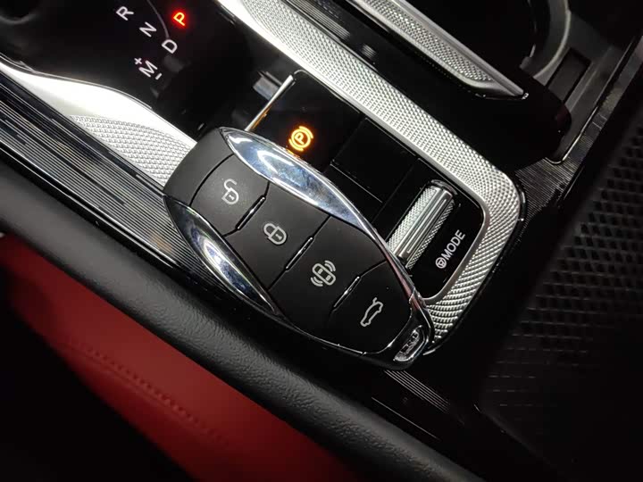 Фото 9 - Hongqi H6