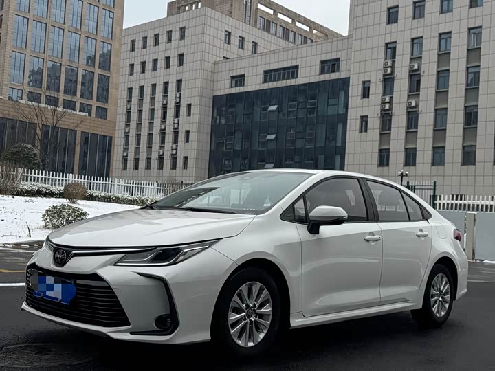 Фото 1 - Toyota Corolla