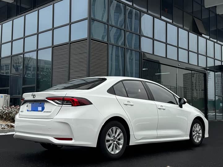 Фото 4 - Toyota Corolla