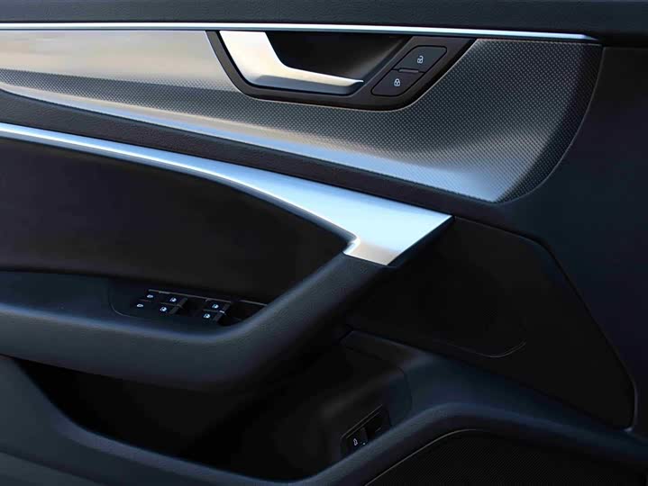 Фото 8 - Audi A6L