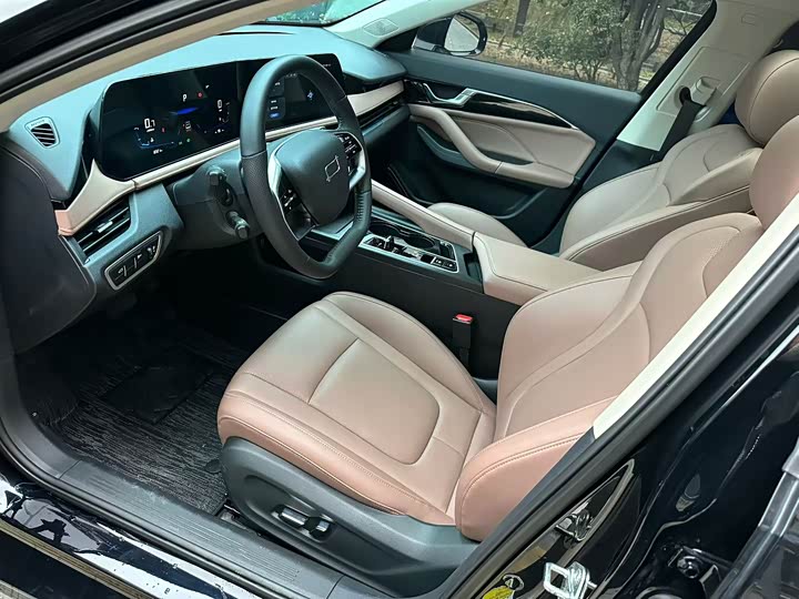 Фото 3 - Bestune B70