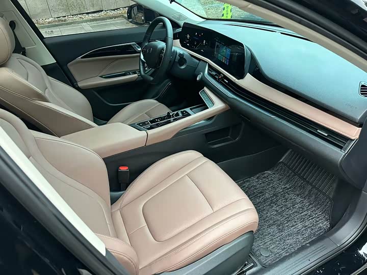 Фото 9 - Bestune B70