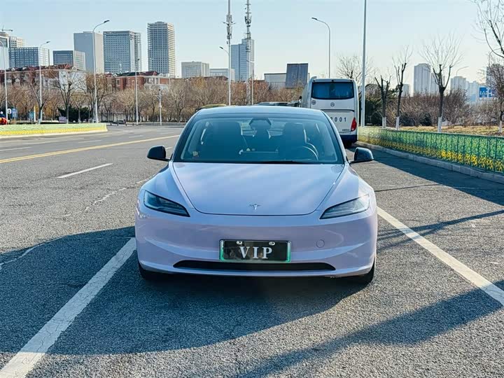 Фото 3 - Tesla Model 3