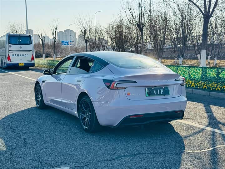 Фото 5 - Tesla Model 3