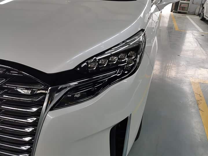 Фото 5 - Buick GL8 ES