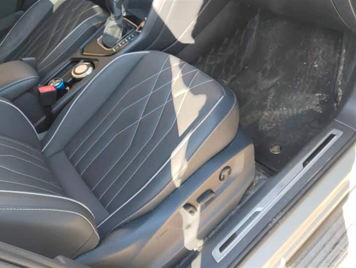 Фото 8 - Volkswagen Tiguan L Pro