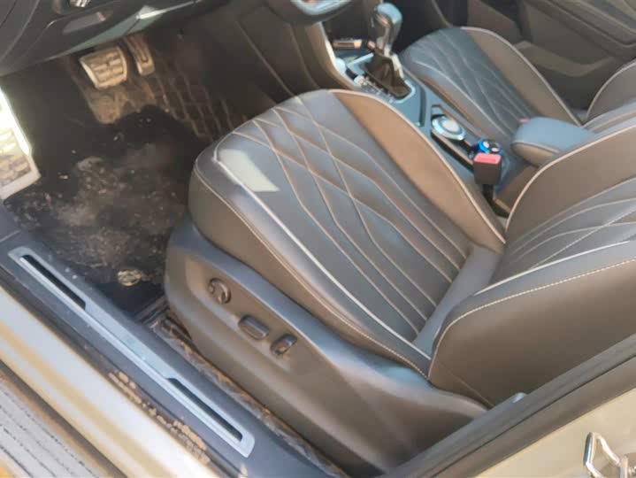 Фото 9 - Volkswagen Tiguan L Pro